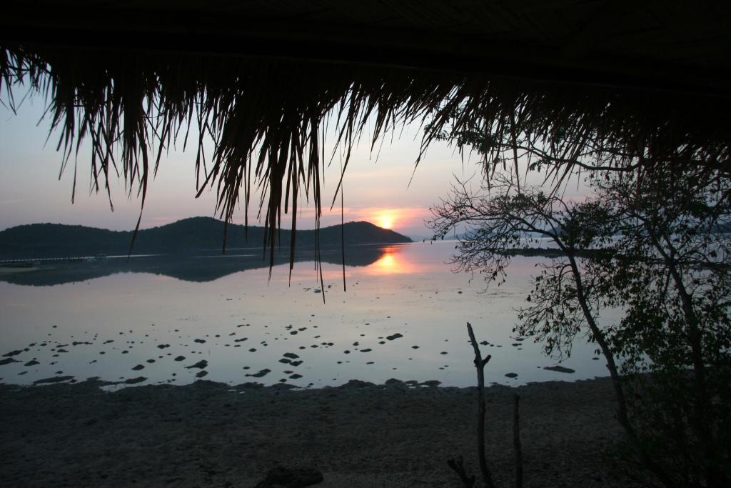 Coral Bay Beach And Dive Resort Busuanga Exterior photo